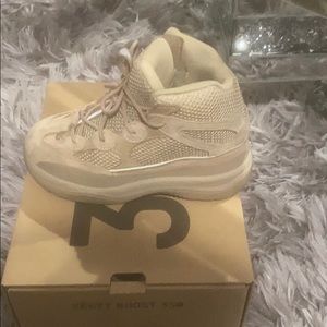 Kids yeeyz size 13 1/2